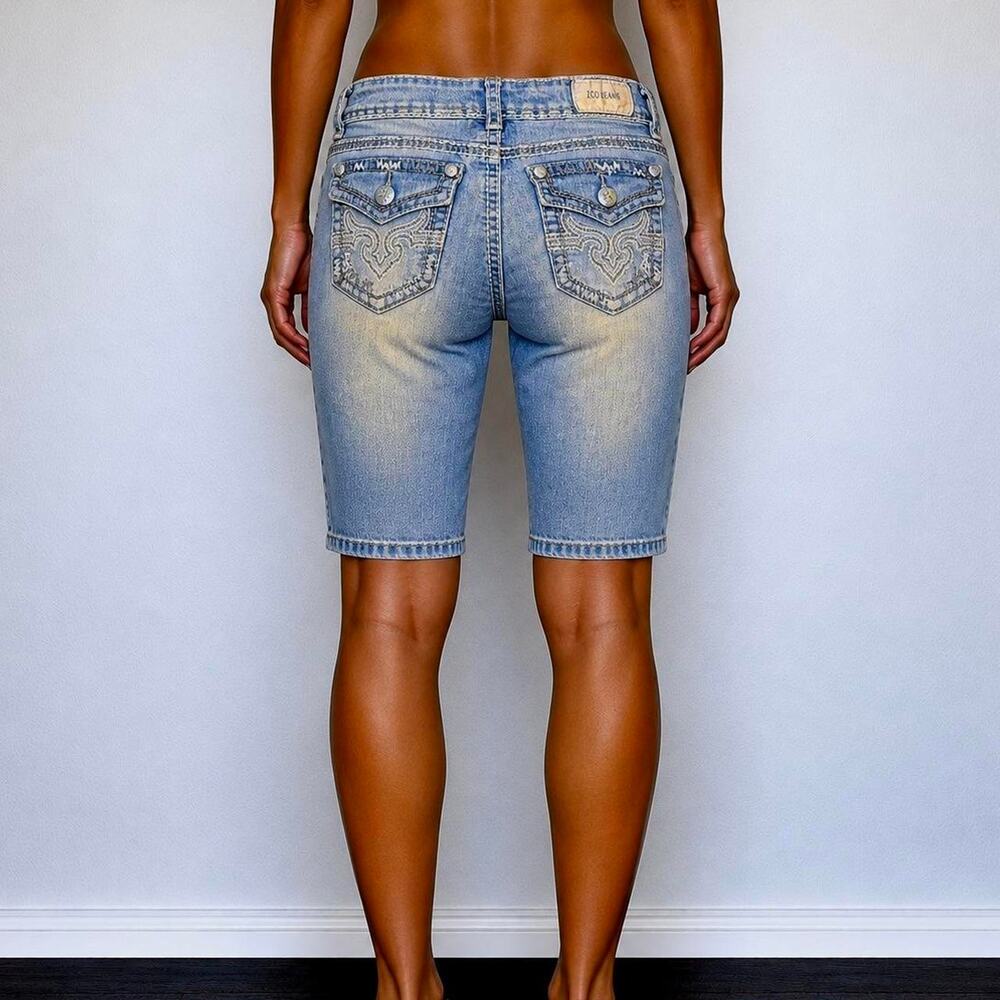 Vintage Y2K ZCO Embellished Embroidered Light Wash Denim Bermuda Shorts Size 3